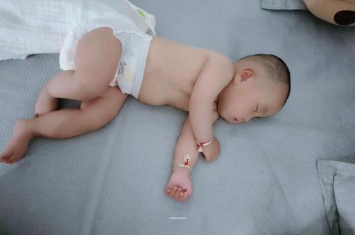 昌邑六个月宝宝眼睛散光